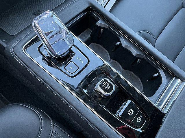 2026 Volvo XC90 Plus, B6 AWD Gas (mild hybrid), Gasoline, Bright, 6 Seats