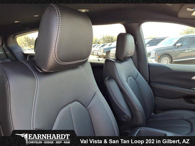 2026 Chrysler Pacifica Select AWD