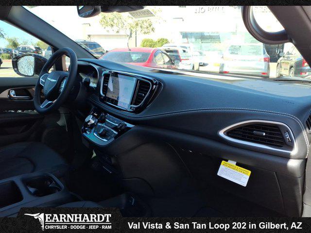 2026 Chrysler Pacifica Select AWD