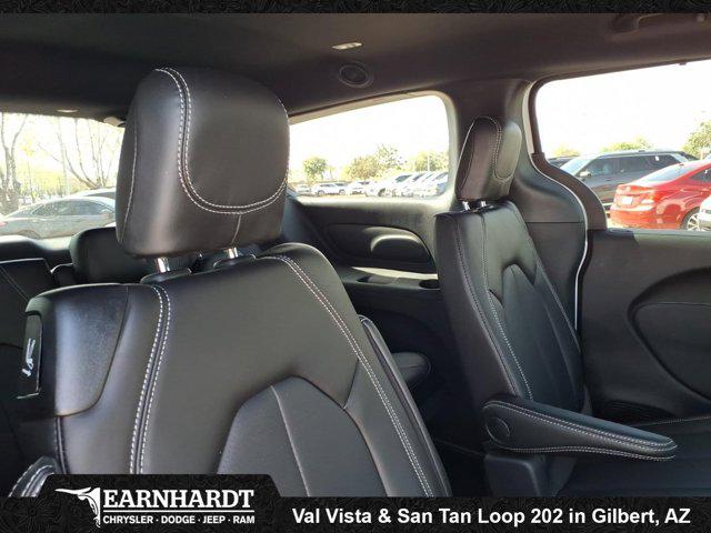 2026 Chrysler Pacifica Select AWD