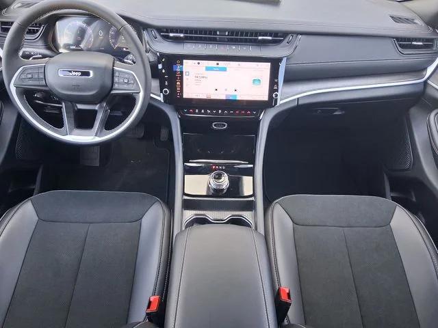 2026 Jeep Grand Cherokee Altitude 4x2