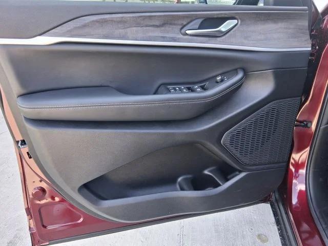 2026 Jeep Grand Cherokee Altitude 4x2