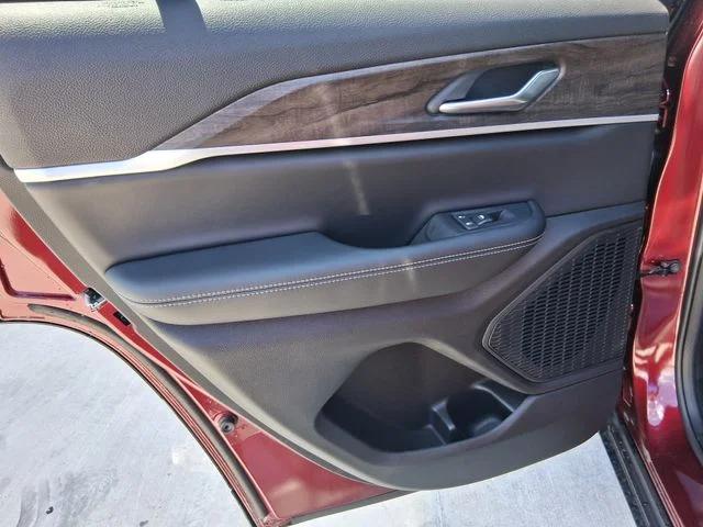 2026 Jeep Grand Cherokee Altitude 4x2