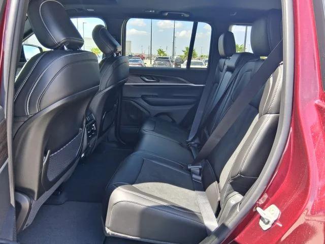 2026 Jeep Grand Cherokee Altitude 4x2