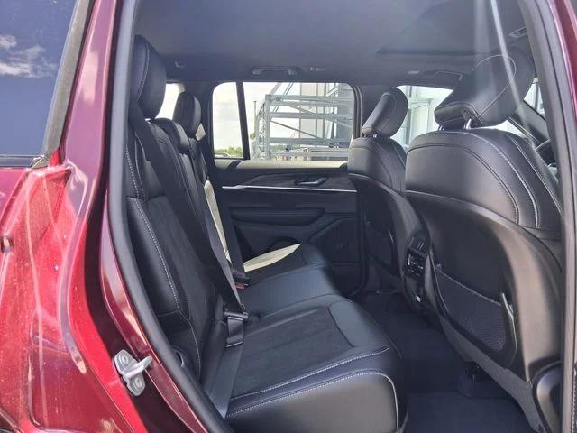2026 Jeep Grand Cherokee Altitude 4x2