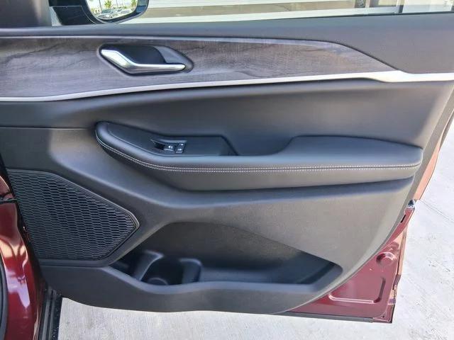 2026 Jeep Grand Cherokee Altitude 4x2