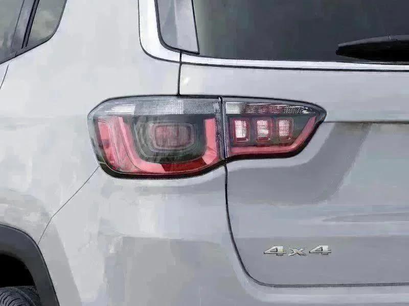 New 2026 Bright White Clear-Coat Exterior Paint Jeep Limited image 9
