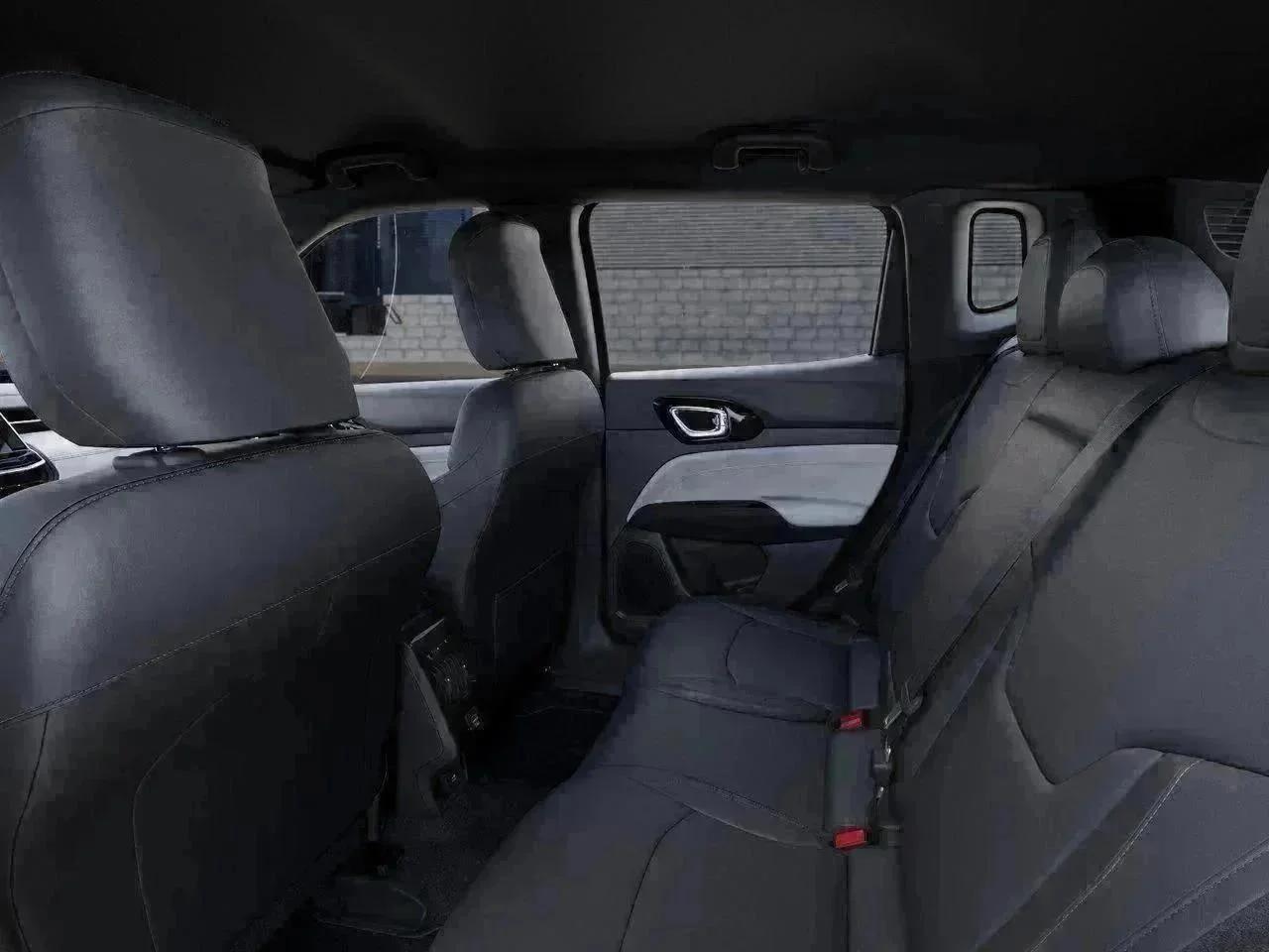 New 2026 Bright White Clear-Coat Exterior Paint Jeep Limited image 23