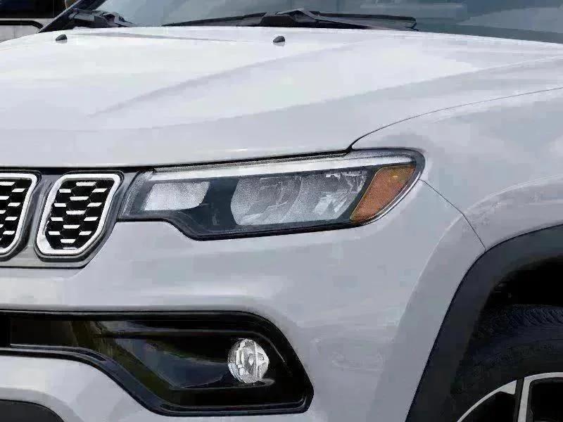 New 2026 Bright White Clear-Coat Exterior Paint Jeep Limited image 36