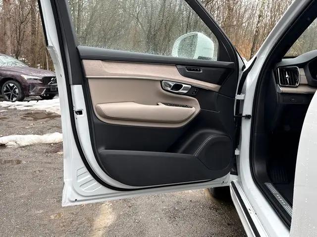 2026 Volvo XC90 Plus, B6 AWD Gas (mild hybrid), Gasoline, Bright, 7 Seats