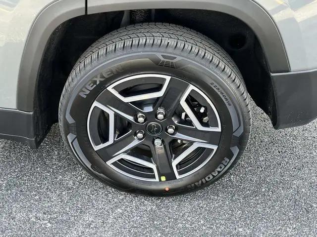 2026 Jeep Cherokee Laredo 4x4