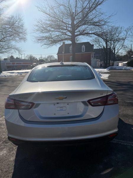 2022 Chevrolet Malibu FWD LT