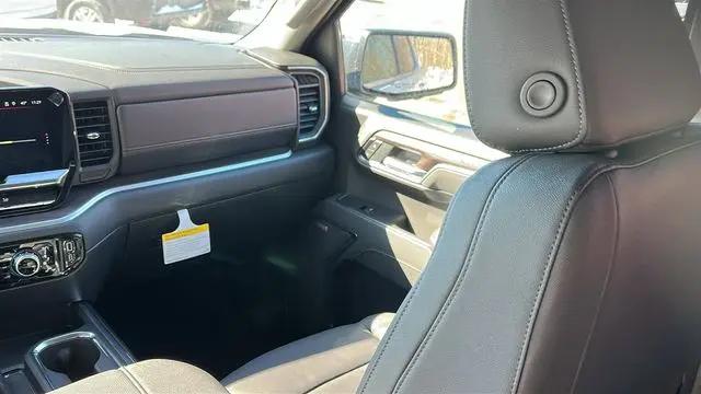 2026 GMC Sierra 1500 Crew Cab, Short Bed, SLT, 4WD