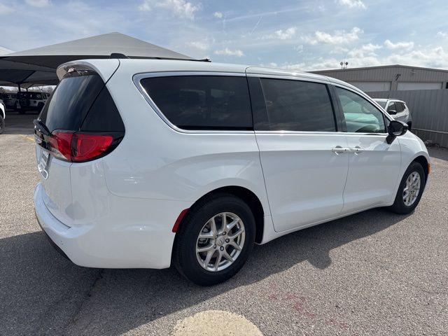 2026 Chrysler Voyager LX