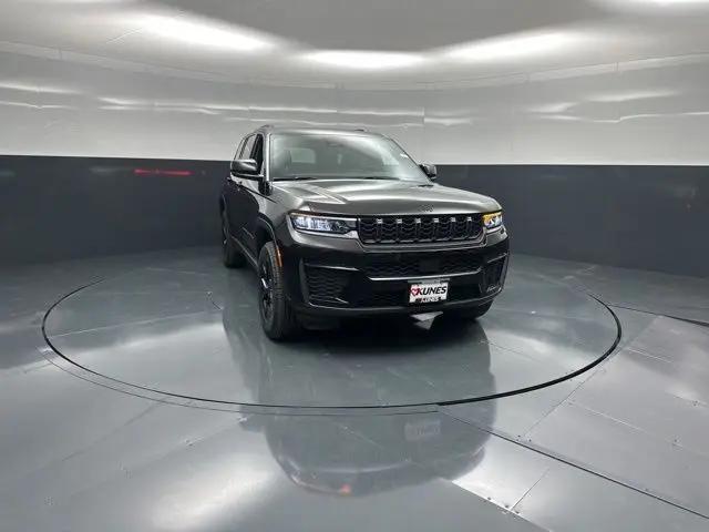 2026 Jeep Grand Cherokee Altitude 4x4 for sale in Sterling, IL
