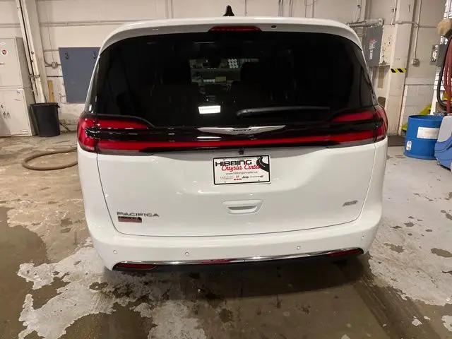 2026 Chrysler Pacifica Select AWD