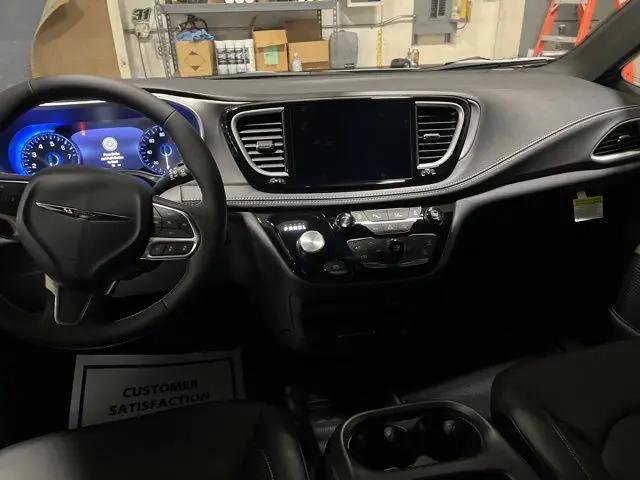 2026 Chrysler Pacifica Select AWD