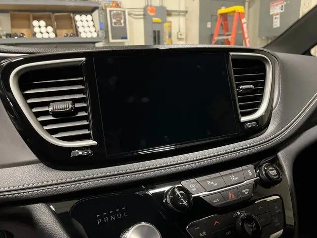 2026 Chrysler Pacifica Select AWD