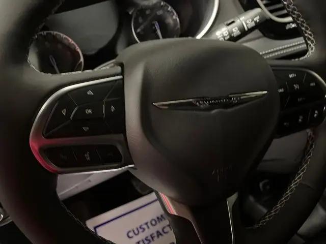 2026 Chrysler Pacifica Select AWD