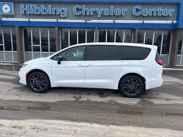 2026 Chrysler Pacifica Select AWD for sale in Hibbing, MN