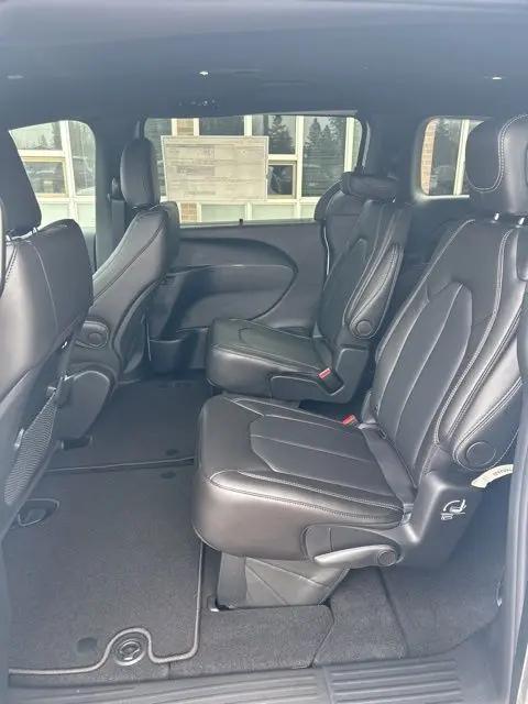 2026 Chrysler Pacifica Select AWD