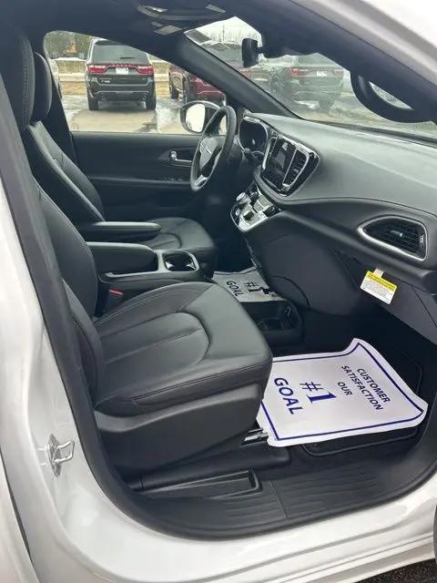 2026 Chrysler Pacifica Select AWD