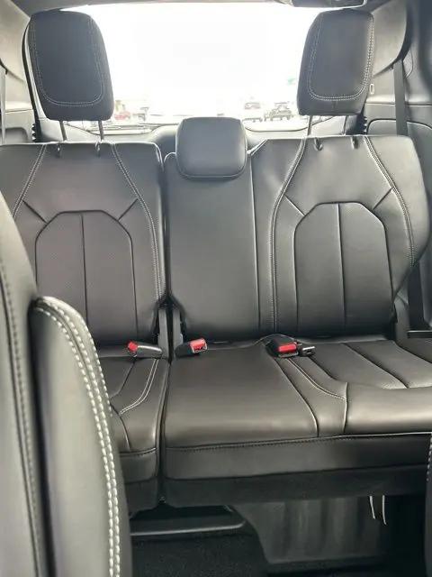 2026 Chrysler Pacifica Select AWD