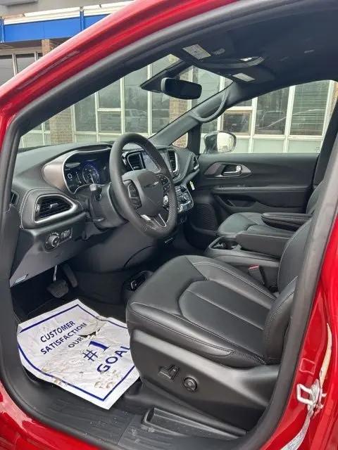 2026 Chrysler Pacifica Select AWD