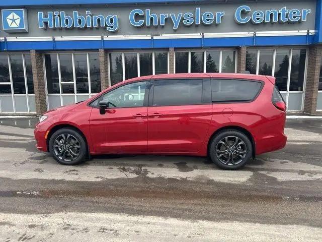 2026 Chrysler Pacifica Select AWD