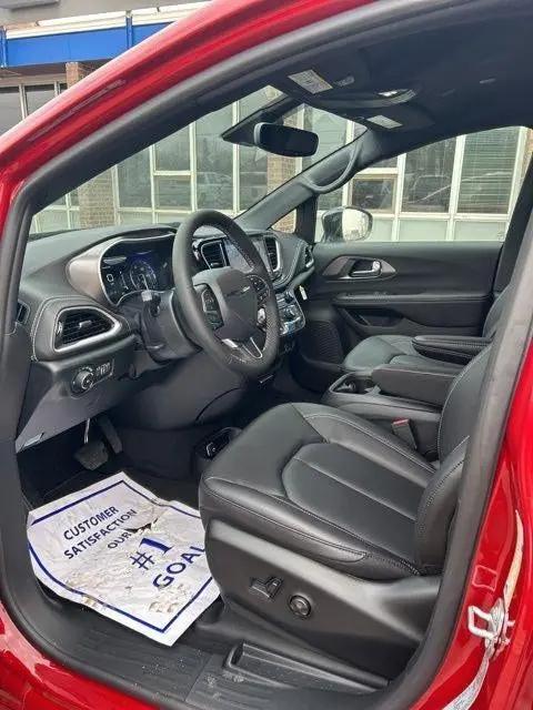 2026 Chrysler Pacifica Select AWD