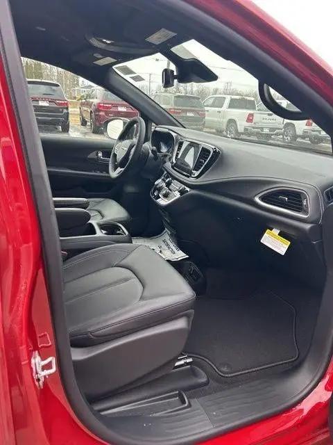 2026 Chrysler Pacifica Select AWD