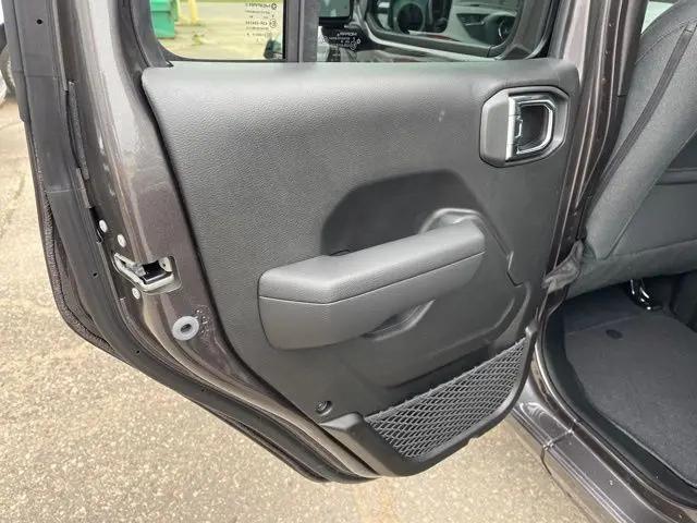 2025 Jeep Wrangler 4-Door Summit 4x4
