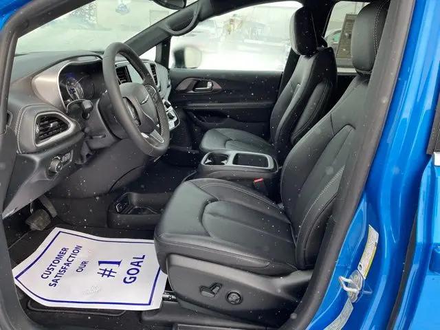 2026 Chrysler Pacifica Select AWD