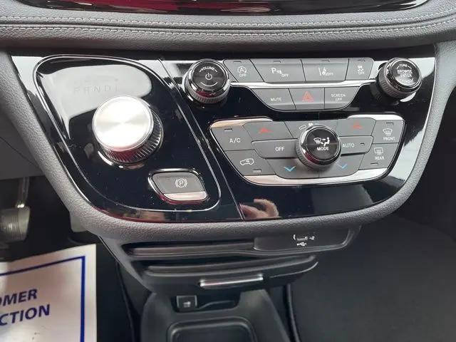 2026 Chrysler Pacifica Select AWD