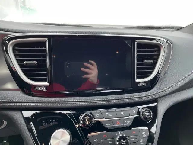 2026 Chrysler Pacifica Select AWD