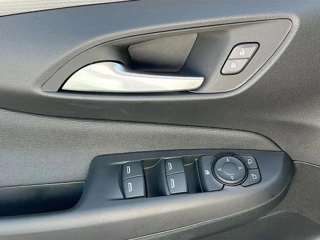 2026 Buick NV Avenir FWD