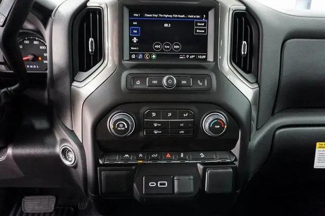 2026 Chevrolet Silverado 1500 4WD Crew Cab Short Bed Custom Trail Boss