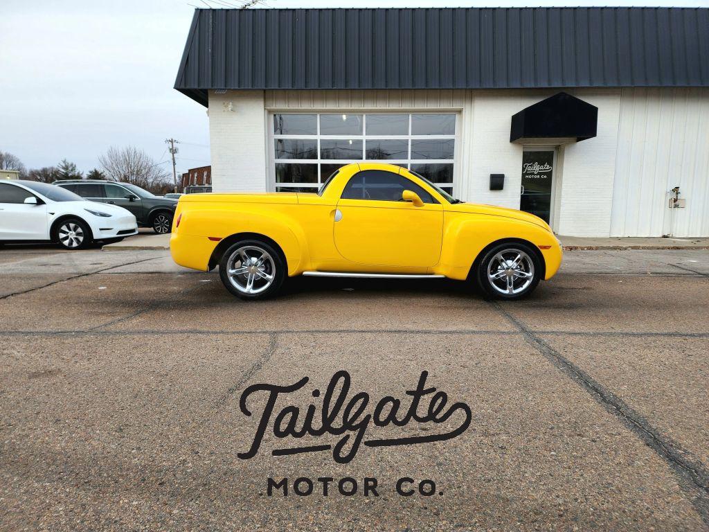 2004 Chevrolet SSR LS's photo