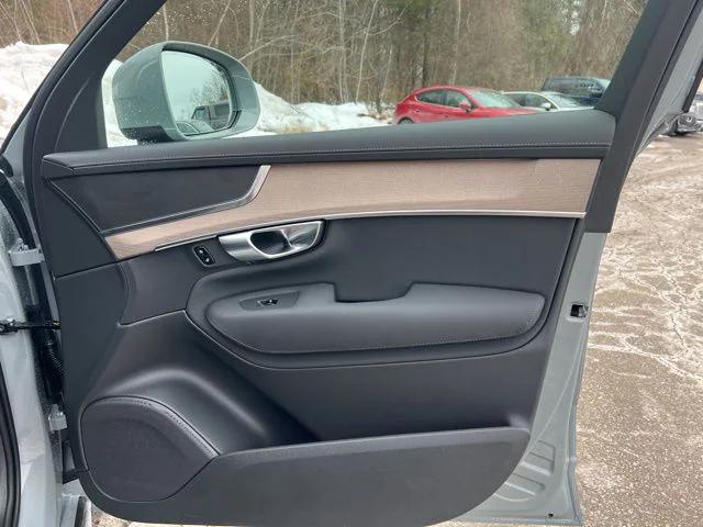 2026 Volvo XC90 Core, B5 AWD Gas (mild hybrid), Gasoline, Bright, 7 Seats