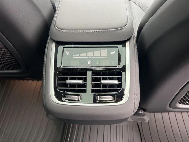 2026 Volvo XC90 Core, B5 AWD Gas (mild hybrid), Gasoline, Bright, 7 Seats