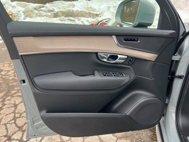 2026 Volvo XC90 Core, B5 AWD Gas (mild hybrid), Gasoline, Bright, 7 Seats
