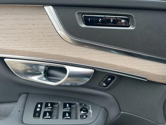 2026 Volvo XC90 Core, B5 AWD Gas (mild hybrid), Gasoline, Bright, 7 Seats
