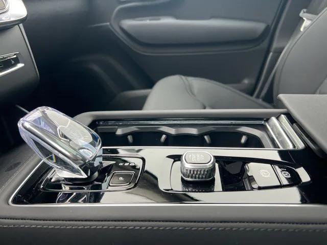 2026 Volvo XC90 Core, B5 AWD Gas (mild hybrid), Gasoline, Bright, 7 Seats