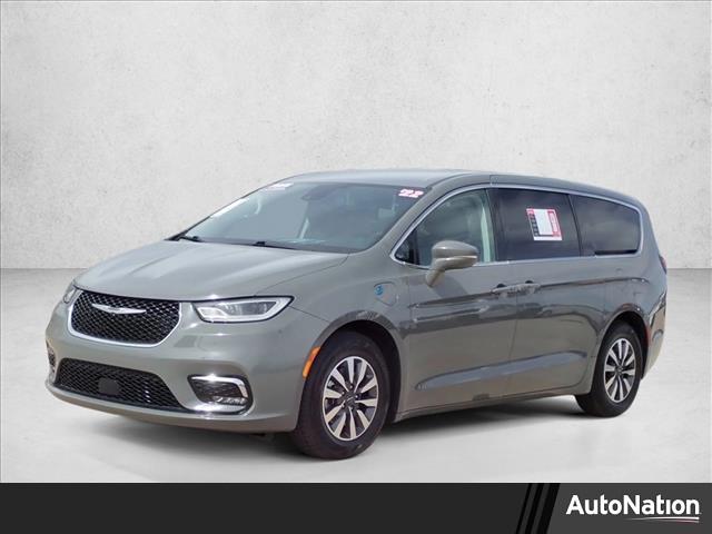 2022 Chrysler Pacifica Hybrid Touring L for sale in Englewood, CO