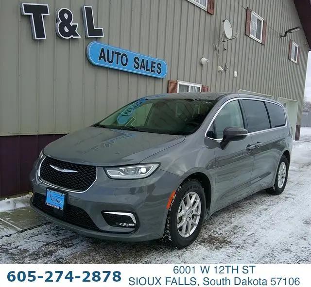 2023 Chrysler Pacifica Touring L for sale in Sioux Falls, SD