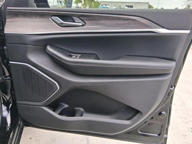 2026 Jeep Grand Cherokee Limited 4x2