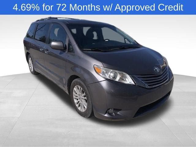 2015 Toyota Sienna XLE 8 Passenger