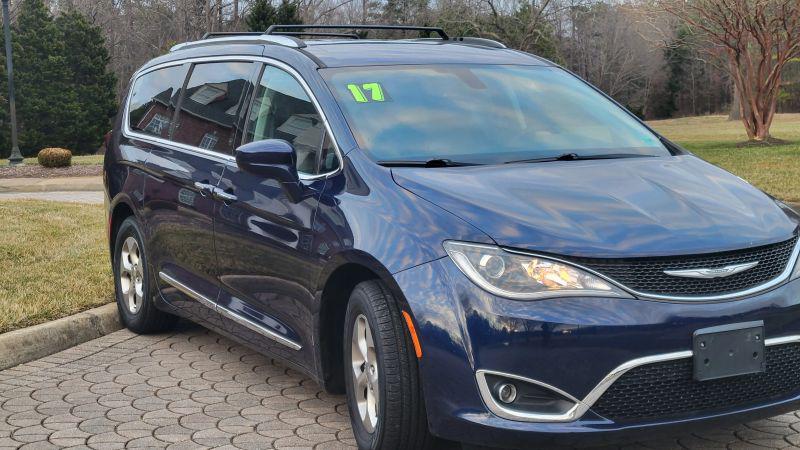 2017 Chrysler Pacifica Touring-L Plus