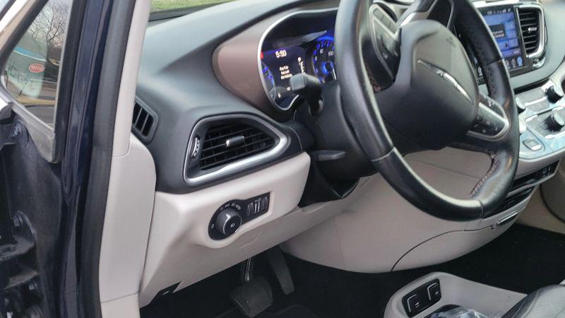 2017 Chrysler Pacifica Touring-L Plus