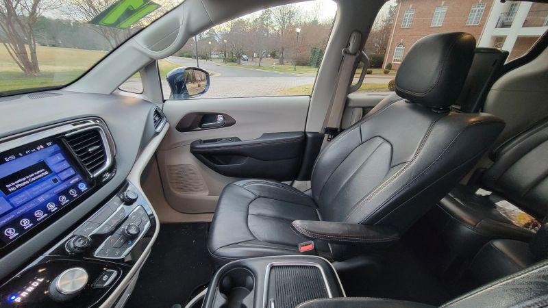 2017 Chrysler Pacifica Touring-L Plus